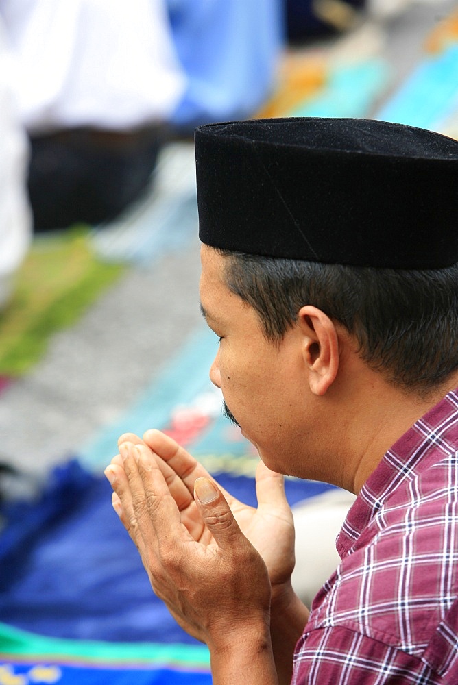 Friday prayers, Masjid Kampung Mosque, Kuala Lumpur, Malaysia, Southeast Asia, Asia