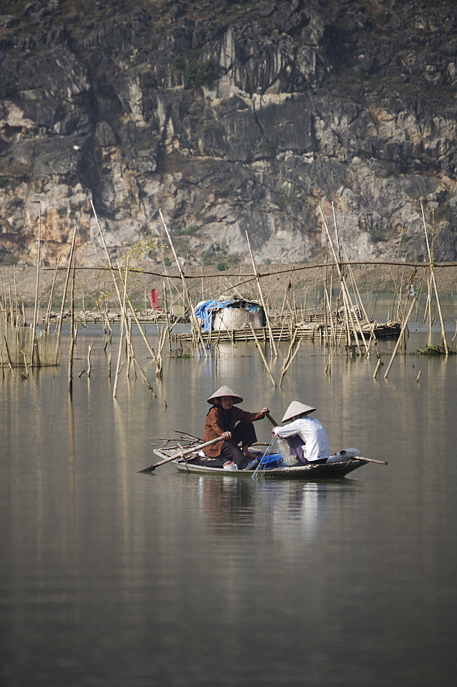 Fisherwomen, Ninh Binh, Vietnam, Indochina, Southeast Asia, Asia