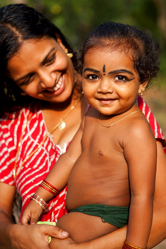 Kerala mother and child, Kerala, India, Asia