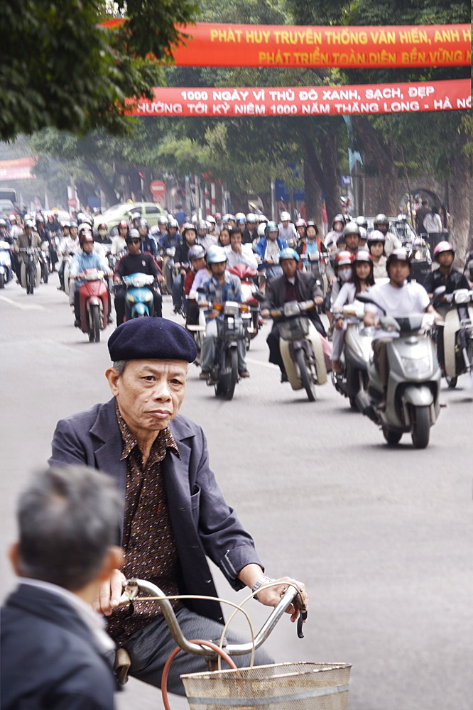 Crowded street scene of mopeds, Hanoi, Vietnam, Indochina, Southeast Asia, Asia