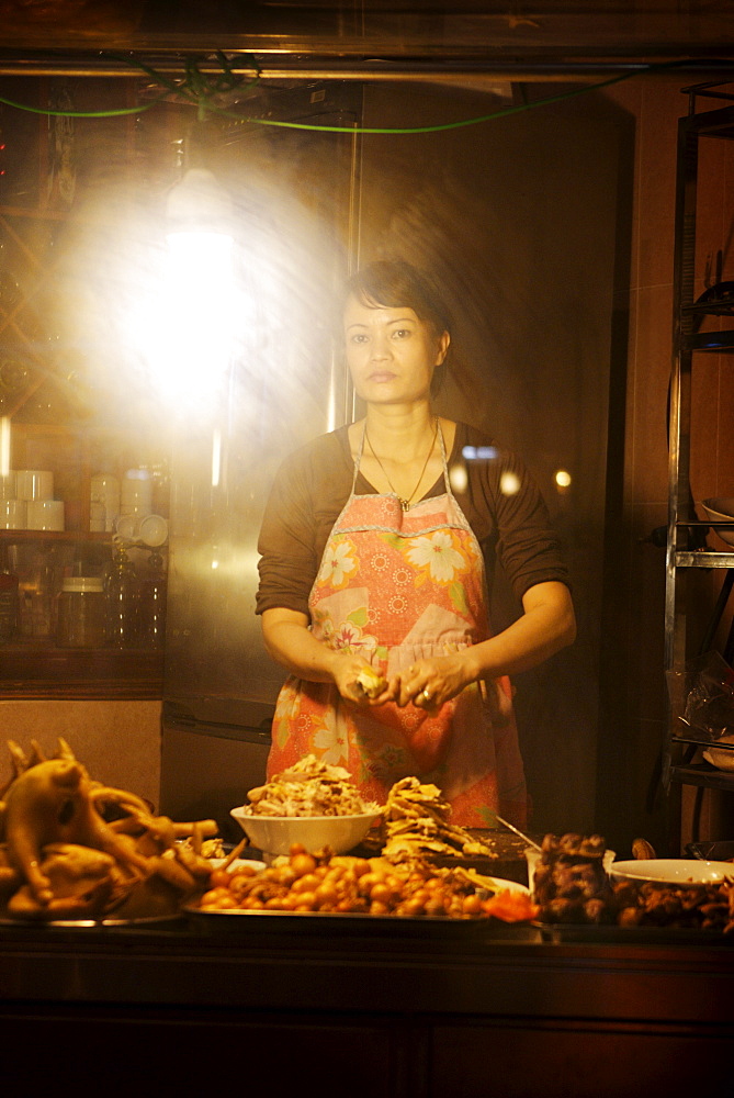 Woman preparing chicken at streetside cafe, Hanoi, Vietnam, Indochina, Southeast Asia, Asia