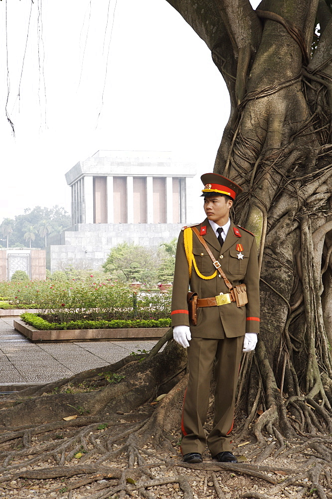 Soldier standin in front of Ho Chi Minh's tomb, Hanoi, Vietnam, Indochina, Southeast Asia, Asia