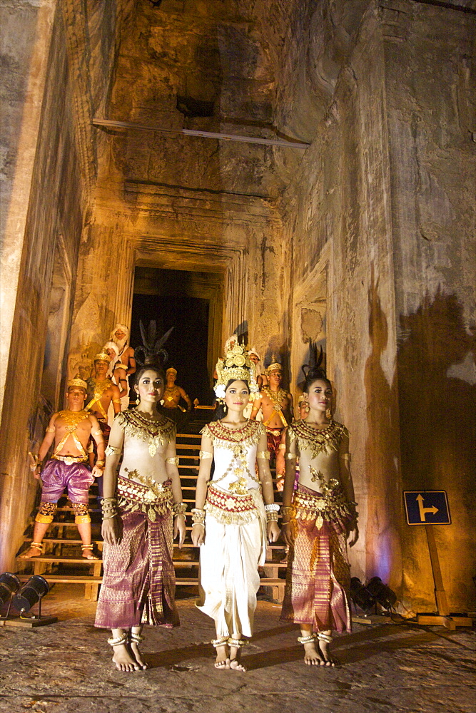 Dancers in front of the temple of Angkor Wat close to Siem Reap, Cambodia, Indochina, Southeast Asia, Asia