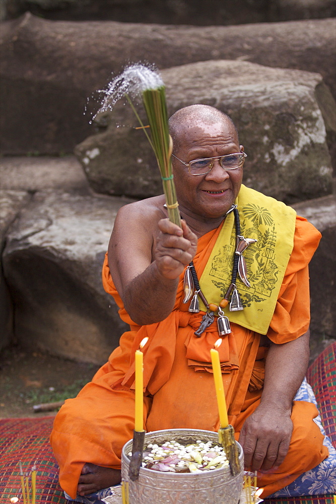 A monk in the Ta Som temple of Angkor, UNESCO World Heritage Site, Siem Reap, Cambodia, Indochina, Southeast Asia, Asia