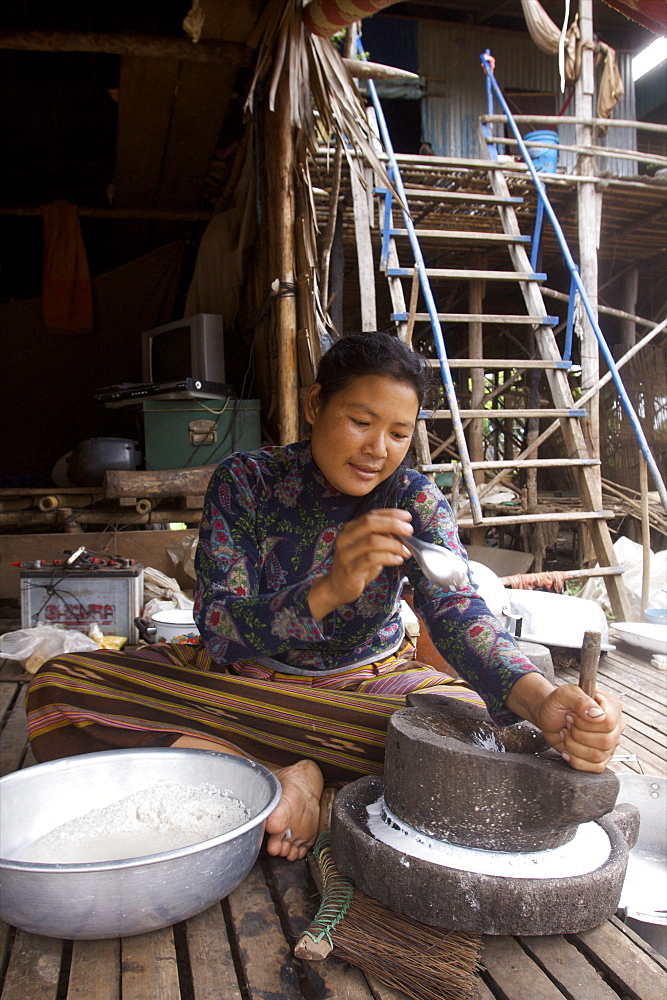 A woman making dinner in a hut of Kompong Phluk village, Cambodia, Indochina, Southeast Asia, Asia