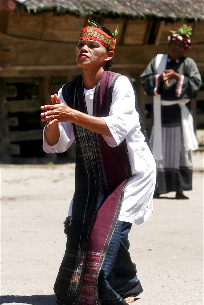 Woman at a Batak dance show in Samosir, Lake Toba, Sumatra, Indonesia, Southeast Asia, Asia