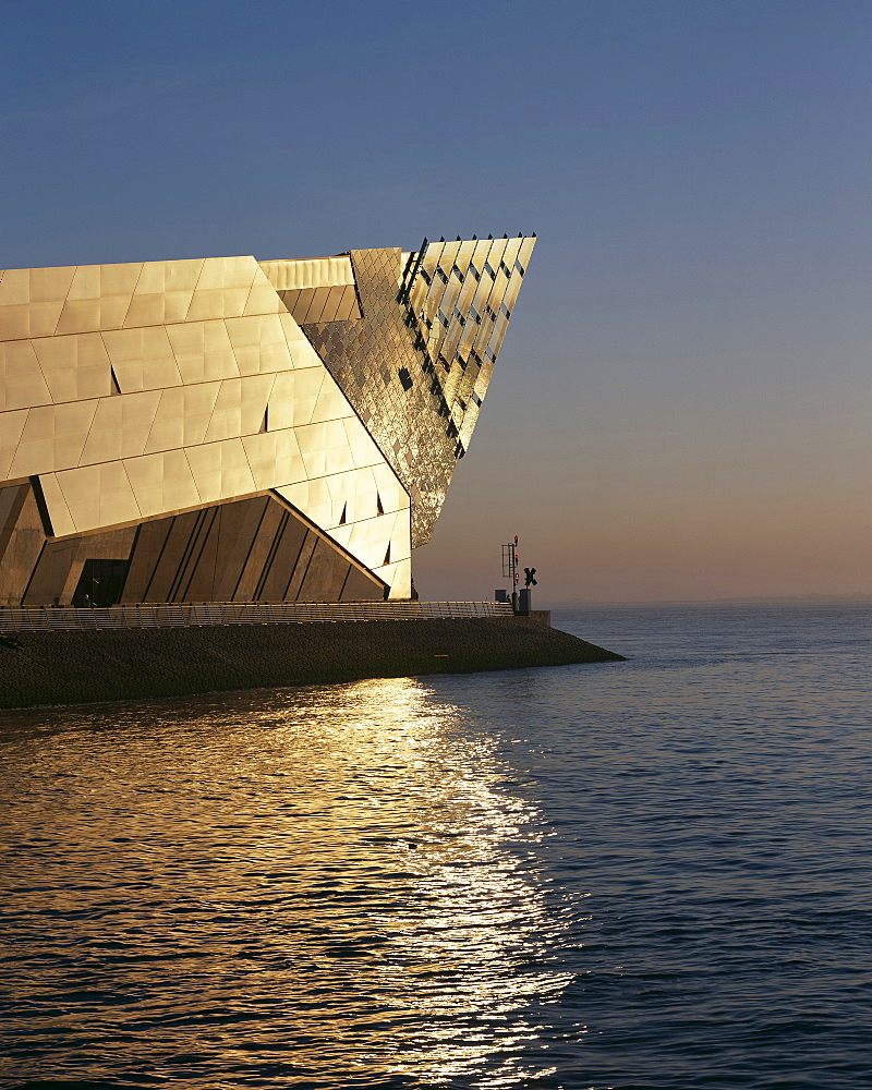 The Deep, visitor attraction and study centre for marine life, architects Terry Farrell and Partners, River Humber, Hull, Yorkshire, England, United Kingdom, Europe