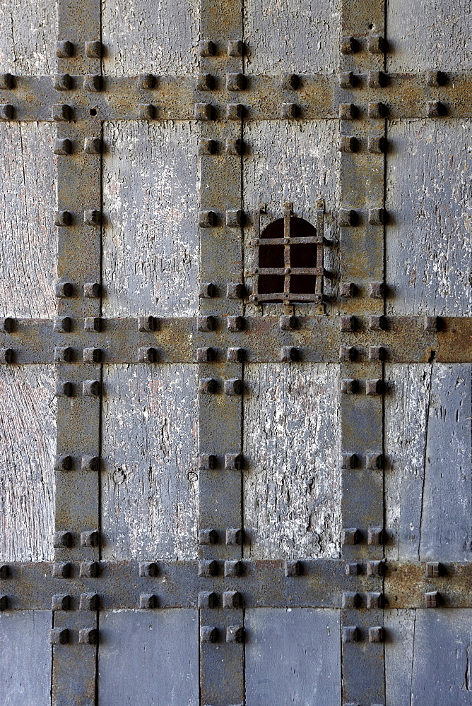 Studded wall with grid pattern and barred window, Castel Sant Elmo, Naples, Campania, Italy, Europe