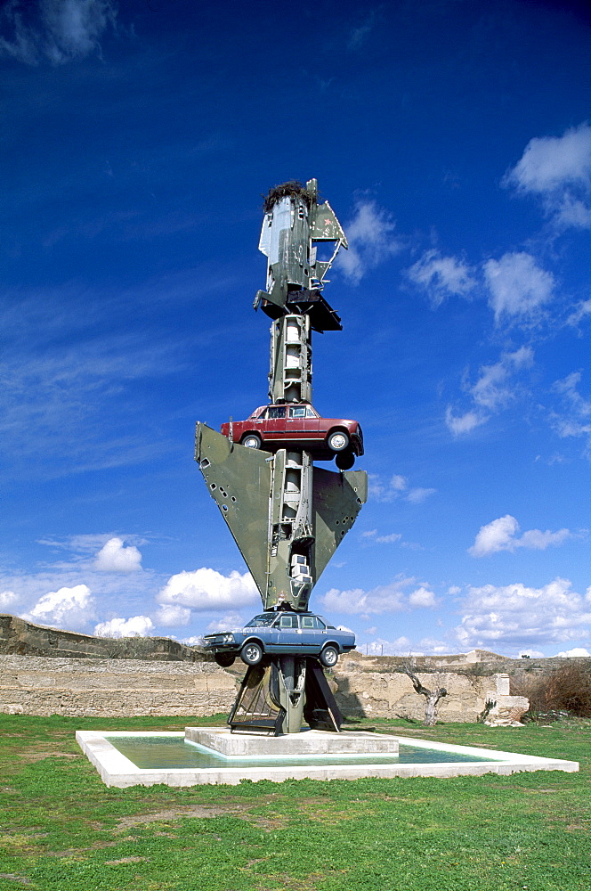 Por que el proceso entre Pilatus y Jesus duru solo dos minutos, sculpted 1996, Museum Wolf Vostell, Malpartida de Caceres, Extremadura, Spain, Europe