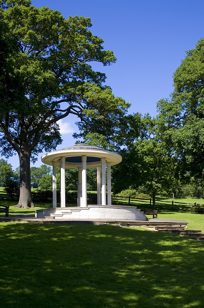 Monument on the site where the Magna Carta was signed by King John in 1215, Runnymede, Surrey, England, United Kingdom, Europe