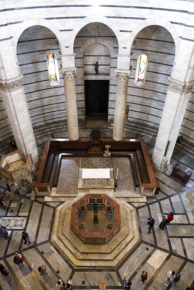 Looking down on the altar, Baptistery, The Duomo, UNESCO World Heritage Site, Pisa, Tuscany, Italy, Europe