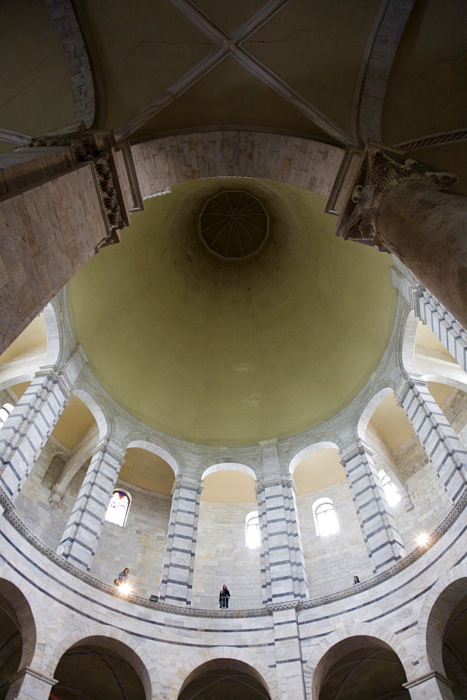 Looking up at the domed ceiling, Baptistery, The Duomo, UNESCO World Heritage Site, Pisa, Tuscany, Italy, Europe