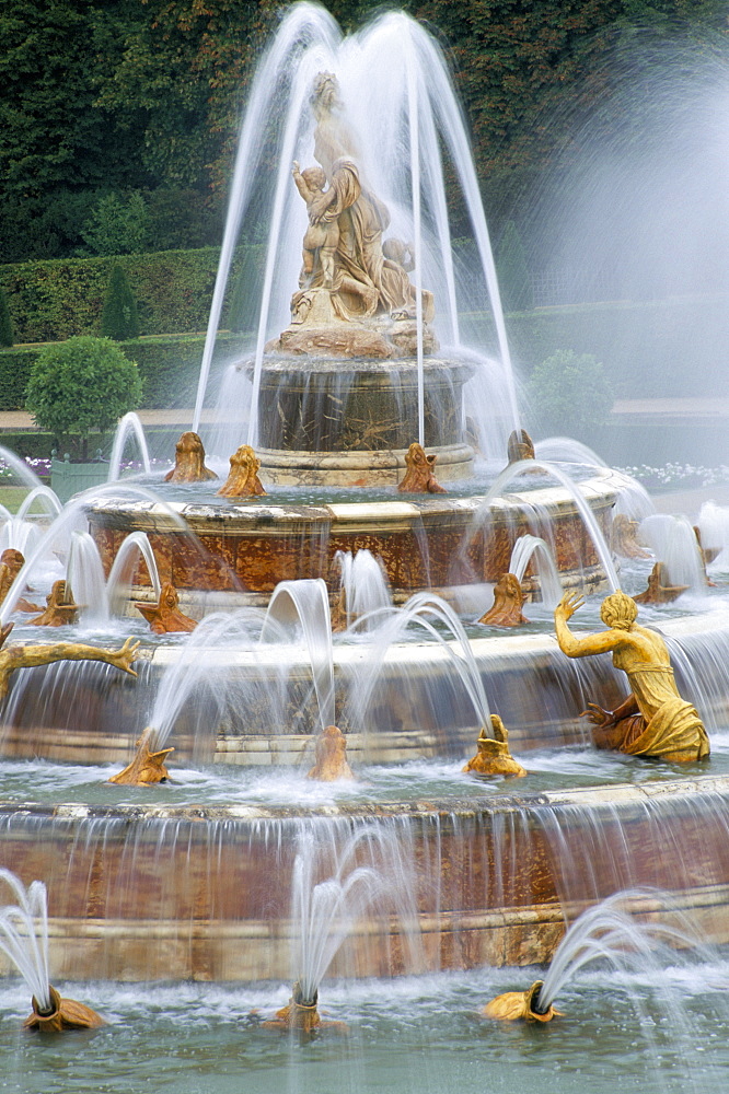 Fountain at Chateau de Versailles, UNESCO World Heritage Site, France, Europe