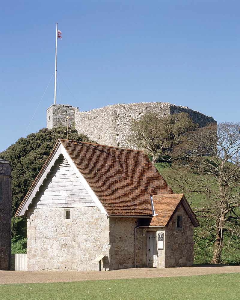 View of the Wellhouse with the Keep behind, Carisbrooke Castle, Isle of Wight, England, United Kingdom, Europe