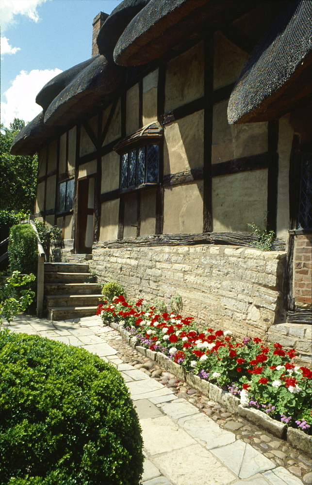 Anne Hathaway's Cottage, dating from the 16th century, Stratford on Avon, Warwickshire, England, United Kingdom, Europe