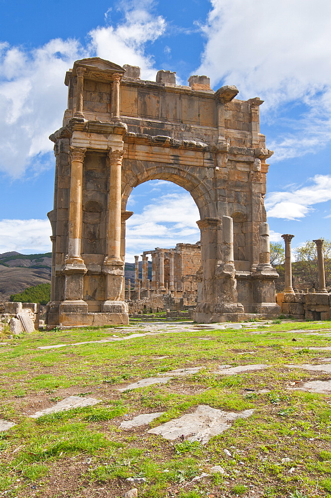 The Arch of Caracalla at the Roman ruins of Djemila, UNESCO World Heritage Site, Algeria, North Africa, Africa