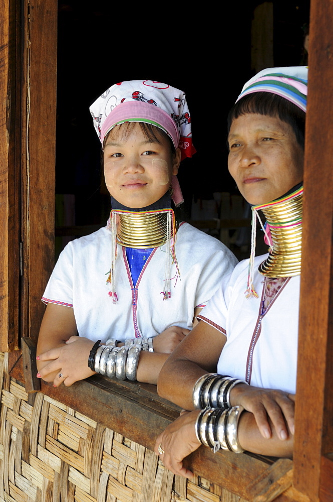 Burmese Giraffe Neck women, Padaung tribe, Inle Lake, Myanmar, Asia