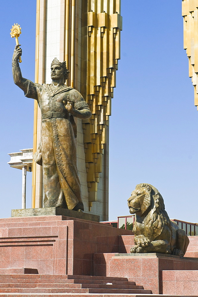 Statue on memorial to Ismail Samani (Ismoili Somoni), Dushanbe,Tajikistan, Central Asia, Asia