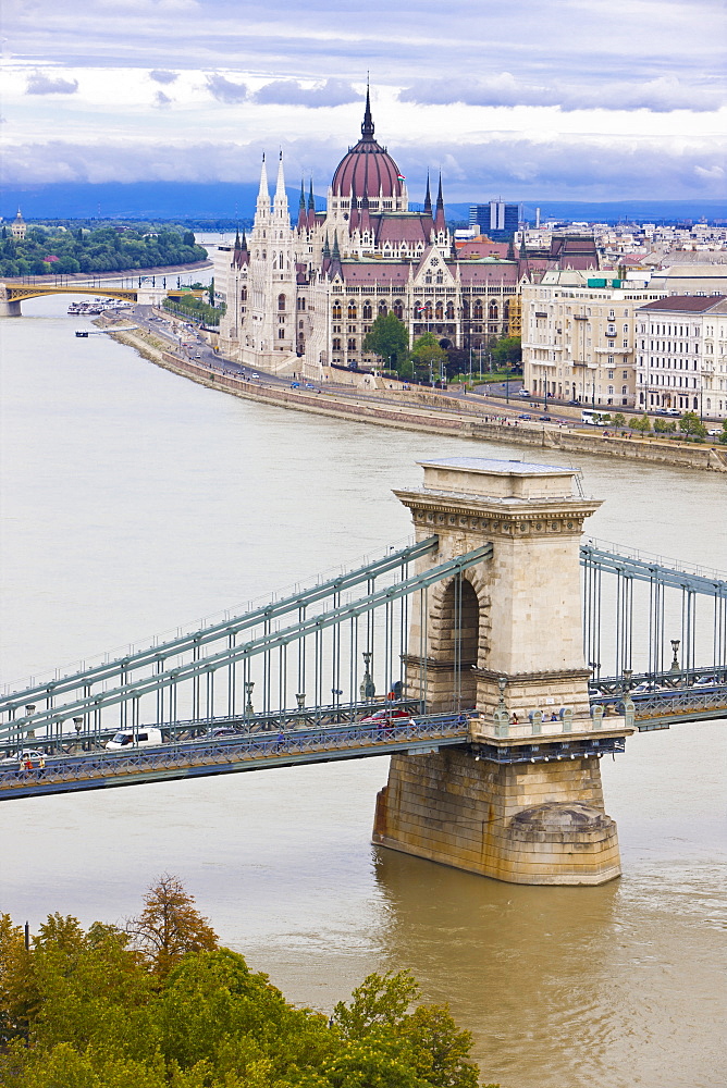 Chain bridge across the Danube, Budapest, Hungary, Europe 