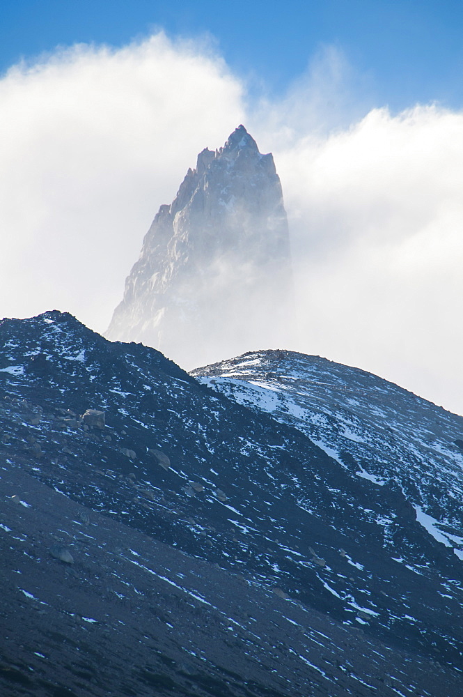 Mount Fitzroy (Cerro Fitz Roy), El Chalten, Los Glaciares National Park, UNESCO World Heritage Site, Santa Cruz Province, Patagonia, Argentina, South America 