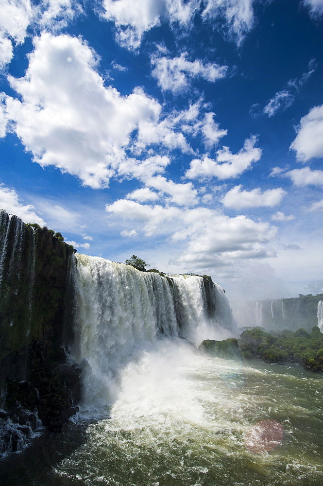 Foz de Iguazu (Iguacu Falls), the largest waterfalls in the world, Iguacu National Park, UNESCO World Heritage Site, Brazil, South America