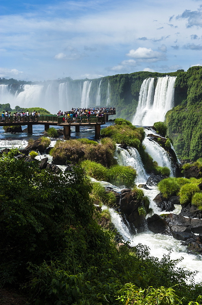 Foz de Iguazu (Iguacu Falls), the largest waterfalls in the world, Iguacu National Park, UNESCO World Heritage Site, Brazil, South America