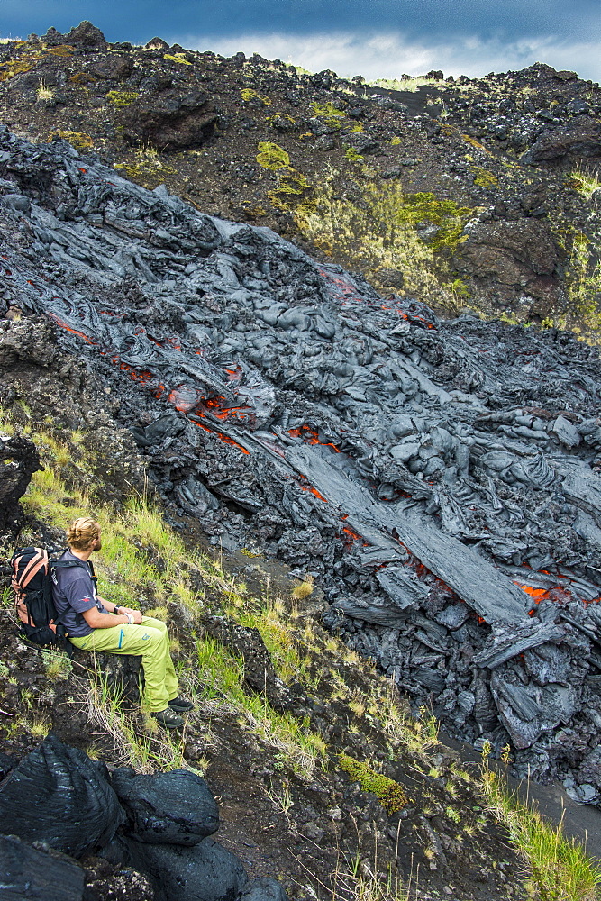 Man watching an active lava stream, Tolbachik volcano, Kamchatka, Russia, Eurasia 