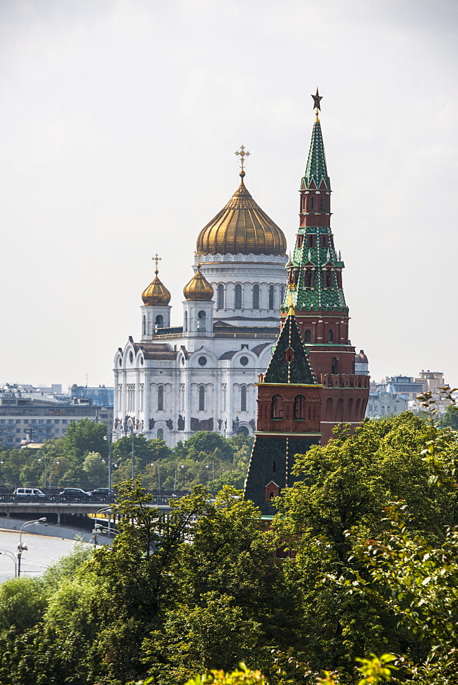 The Kremlin, UNESCO World Heritage Site, and the Church of Christ the Saviour, Moscow, Russia, Europe 