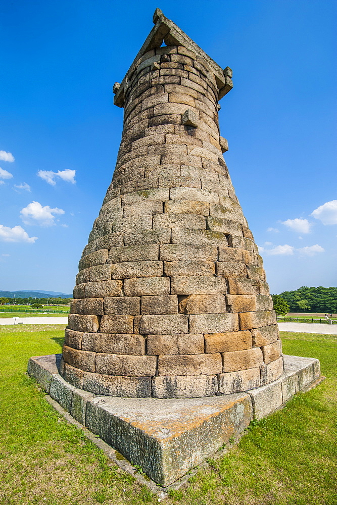 Cheomseongdae, oldest astronomical observatory in east Asia, Gyeongju, UNESCO World Heritage Site, South Korea, Asia