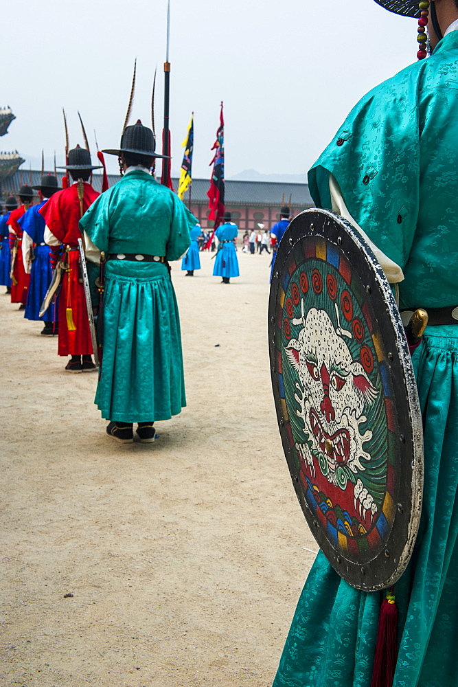 Ceremonial changing of the guard, Gyeongbokgung Palace, Seoul, South Korea, Asia