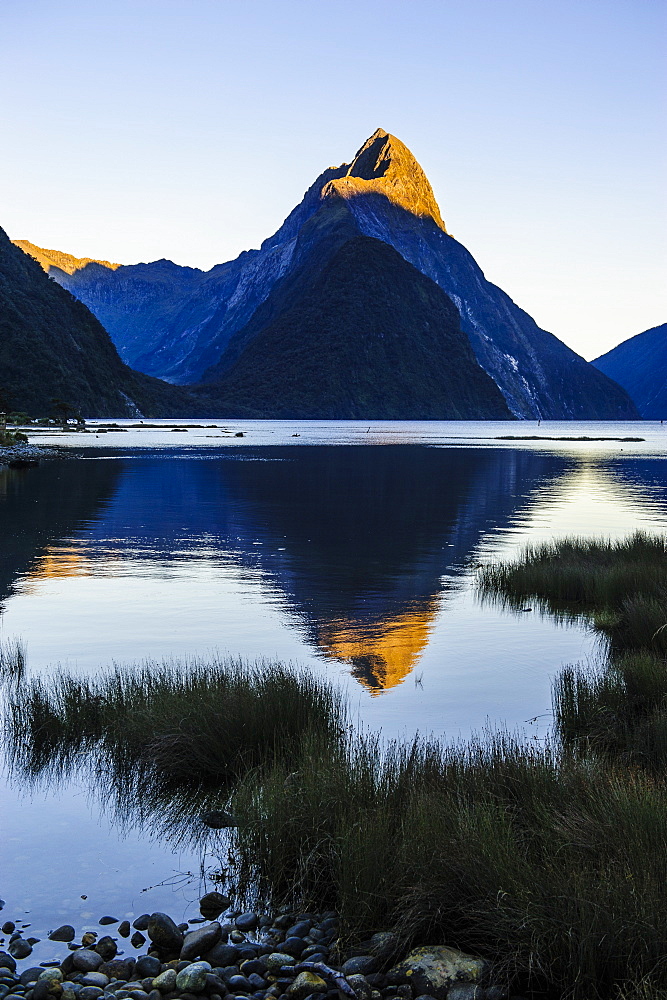 Early morning light in the Milford Sound, Fiordland National Park, UNESCO World Heritage Site, South Island, New Zealand, Pacific