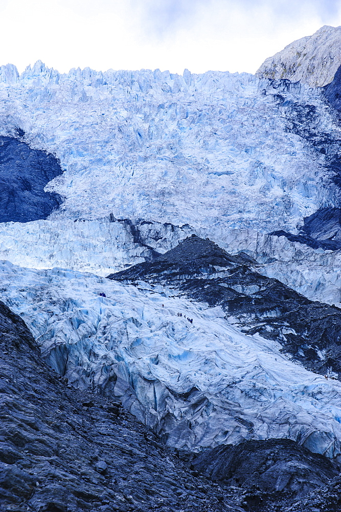 Tourists hiking on the Franz-Joseph Glacier, Westland Tai Poutini National Park, Southern Alps, UNESCO World Heritage Site, South Island, New Zealand, Pacific 