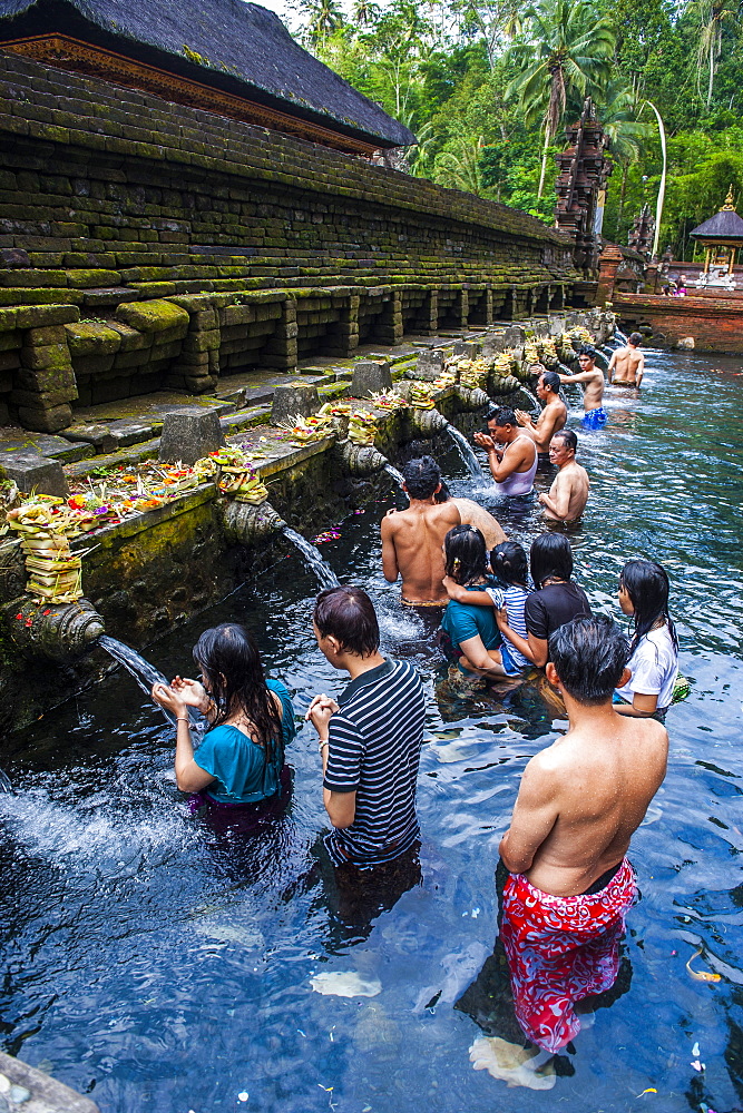 Ritual washing in the Tirta Empul temple, Bali, Indonesia, Southeast Asia, Asia