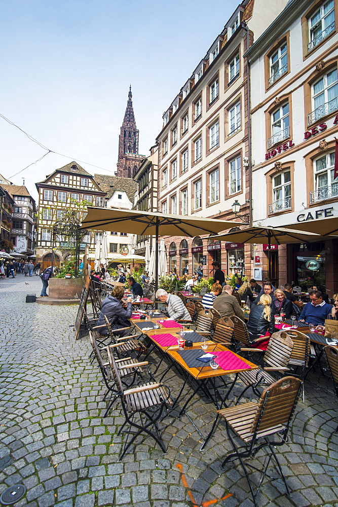 Street cafe on Rue du Maroquin, Strasbourg, Alsace, France, Europe