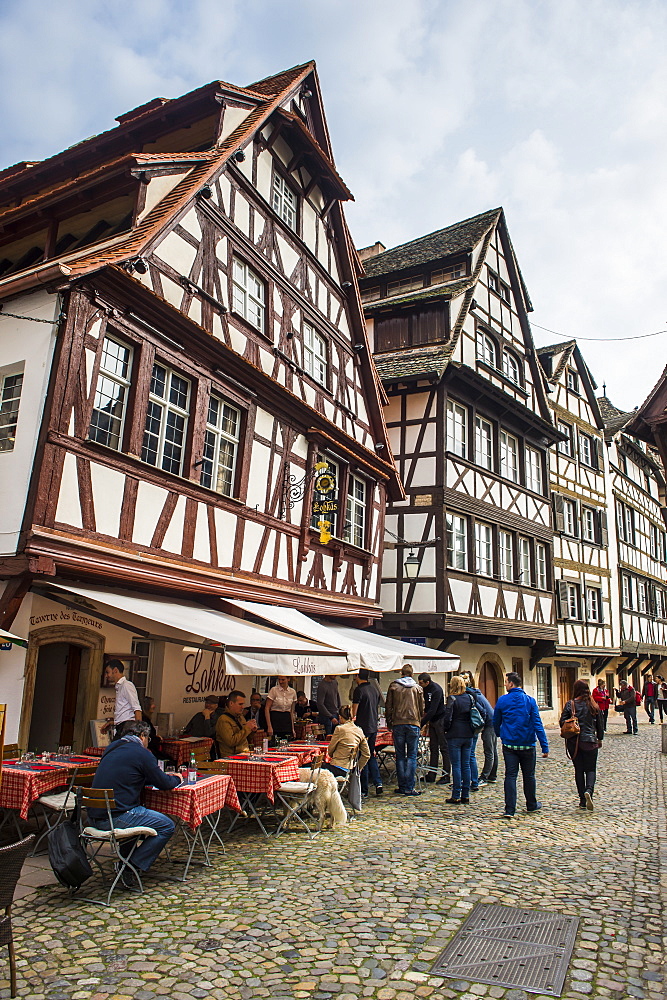 Street cafes in Petite France, UNESCO World Heritage Site, Strasbourg, Alsace, France, Europe