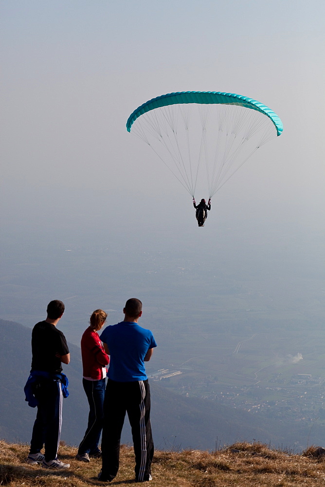 Paragliders flying over Mount Cuarnan, Udine, Friuli, Italy, Europe