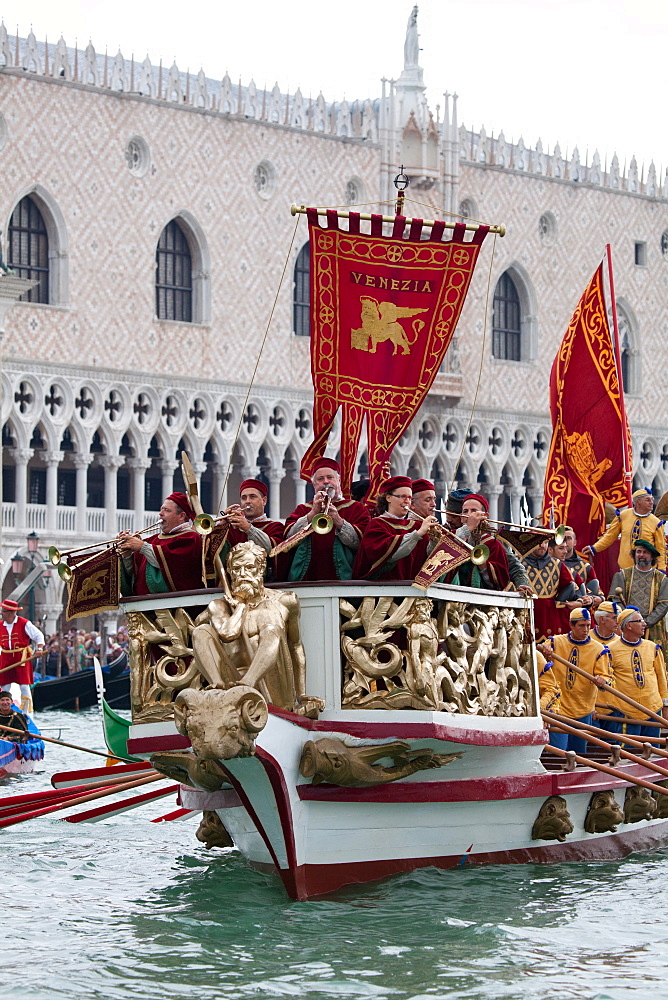 Regata Storica di Venezia, the most important traditional event in Venice, UNESCO World Heritage Site, Veneto, Italy, Europe