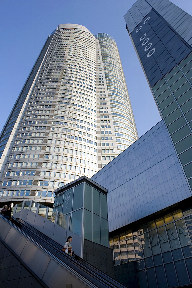 The Mori Tower at the upscale Roppongi Hills residential and shopping complex in Roppongi, Tokyo, Japan, Asia