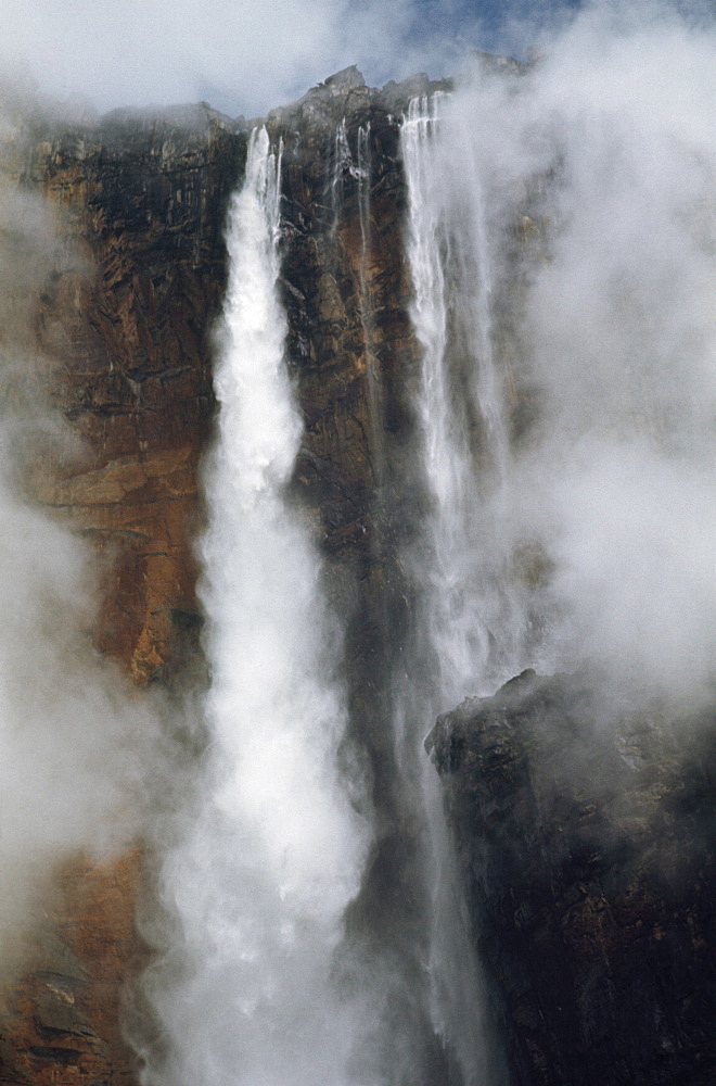 Aerial image of Angel Falls and Mount Auyantepui (Auyantepuy) (Devil's Mountain), Tepuis, Venezuela, South America