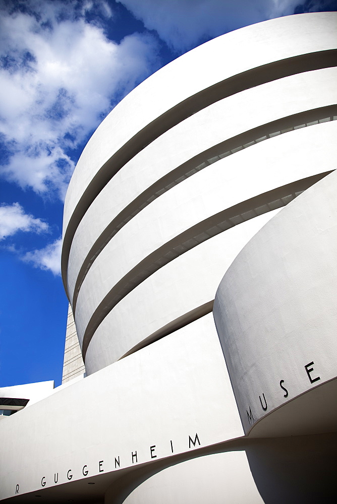 Guggenheim Museum, Modernist architecture designed by Frank Lloyd Wright, 5th Avenue at 89th Street, New York, United States of America, North America