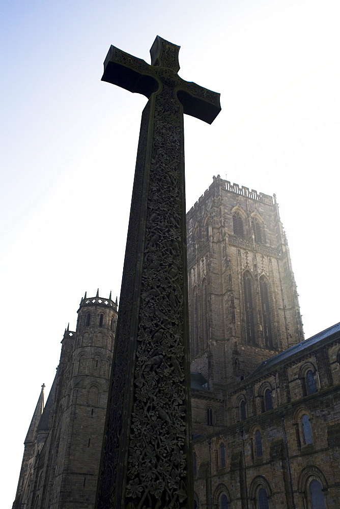 Northumbrian Cross in front of Durham Cathedral, UNESCO World Heritage Site, Durham, England, United Kingdom, Europe