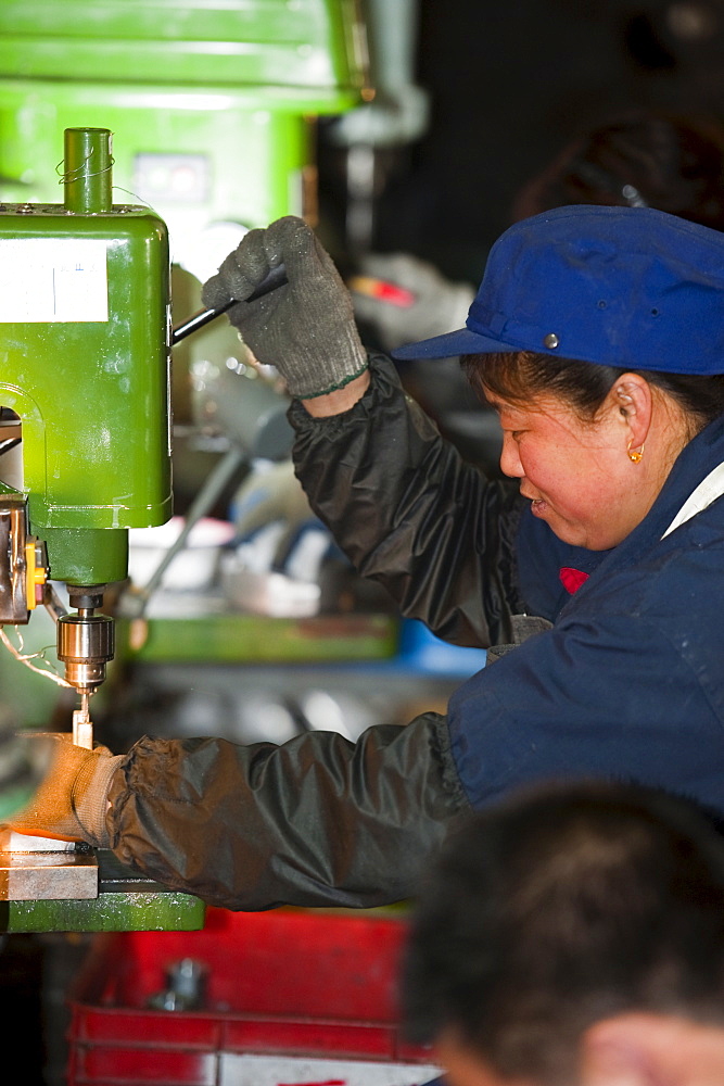 Workers, technological industry, Hebei, Province of Hebei, China, Asia