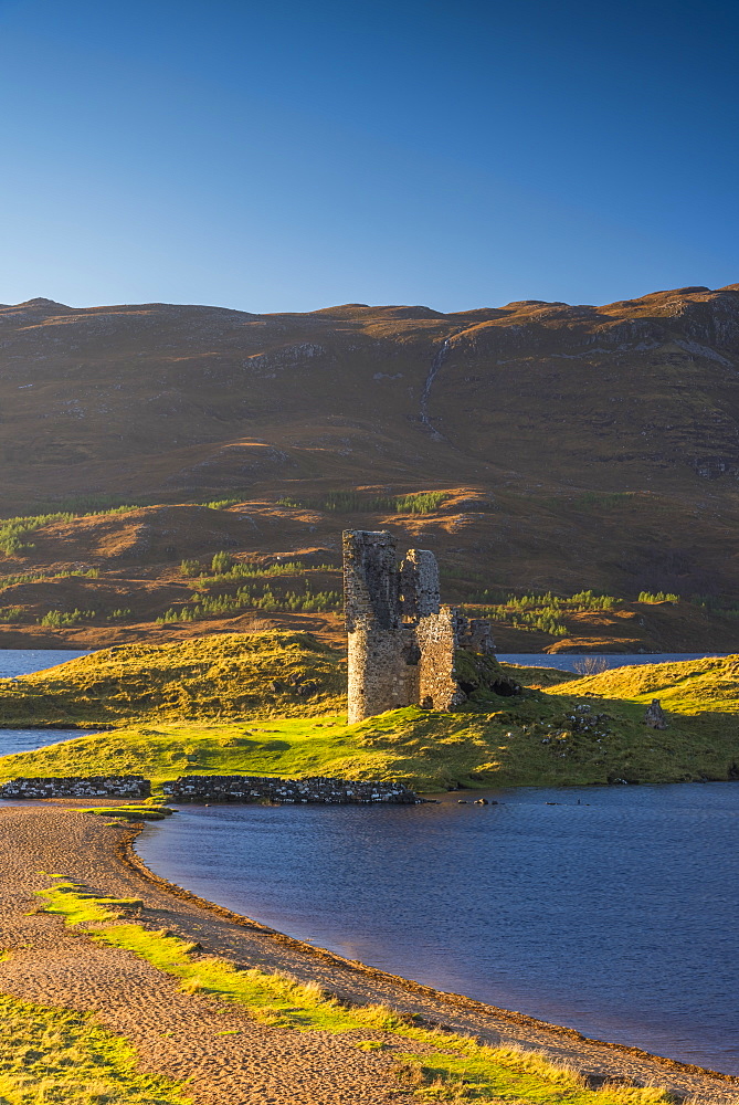 Loch Assynt and Ardvreck Castle, Lochinver, Sutherland, Highlands, Scotland, United Kingdom, Europe