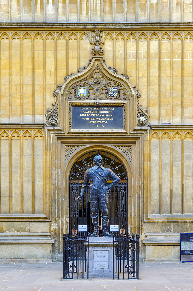 Bodleian Library, William Herbert, 3rd Earl of Pembroke statue, University of Oxford, Oxford, Oxfordshire, England, United Kingdom, Europe