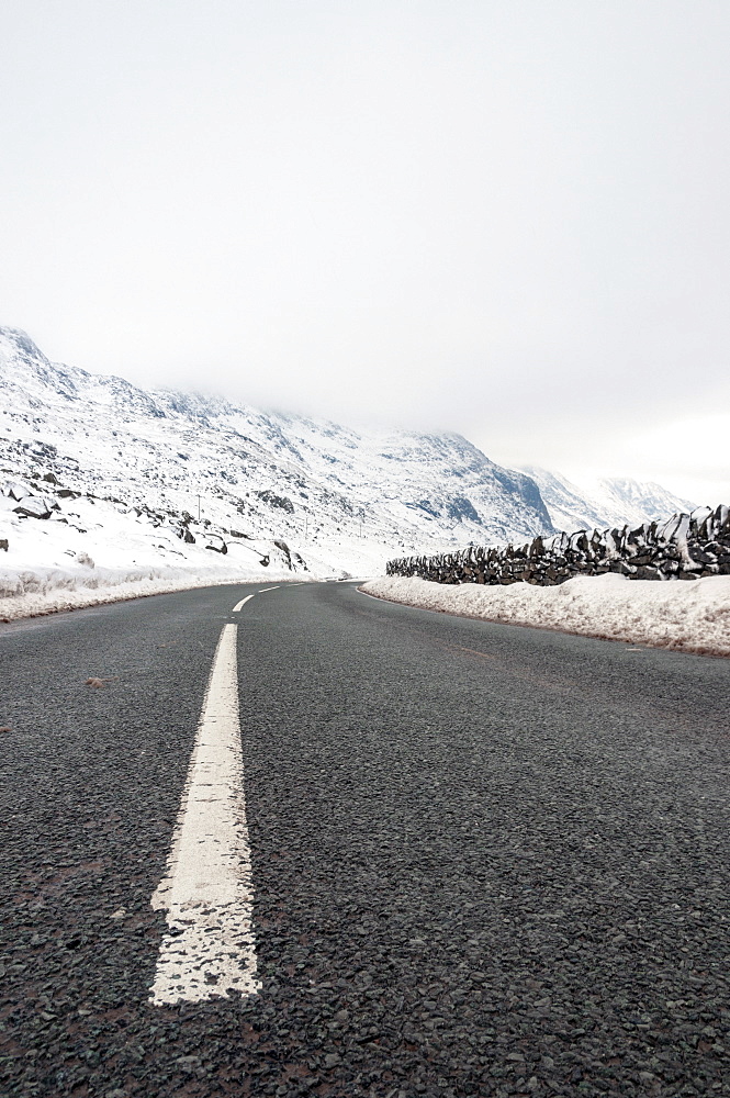 Llanberis Pass (Bwlch Llanberis) at Pen-y-Pass, Snowdonia National Park, Gwynedd, Wales, United Kingdom, Europe