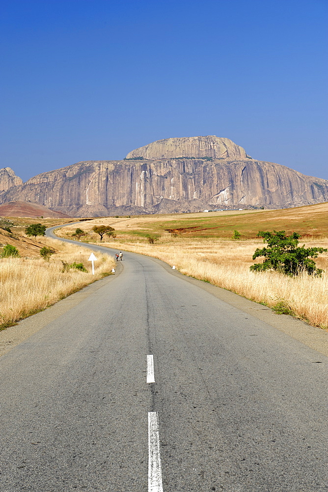 Fandana, the gateway to the south, a rock formation alongside the RN7 road in southwest Madagascar, Madagascar, Africa