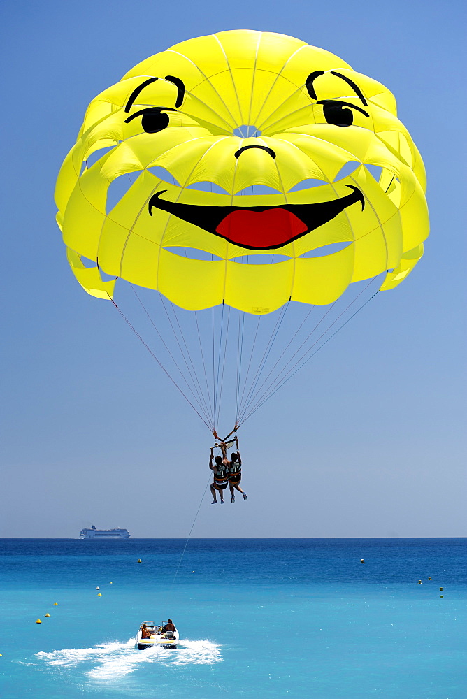 Smiley-faced parasail in the Baie des Anges (Bay of Angels), Nice, Provence, Cote d'Azur, French Riviera, France, Mediterranean, Europe