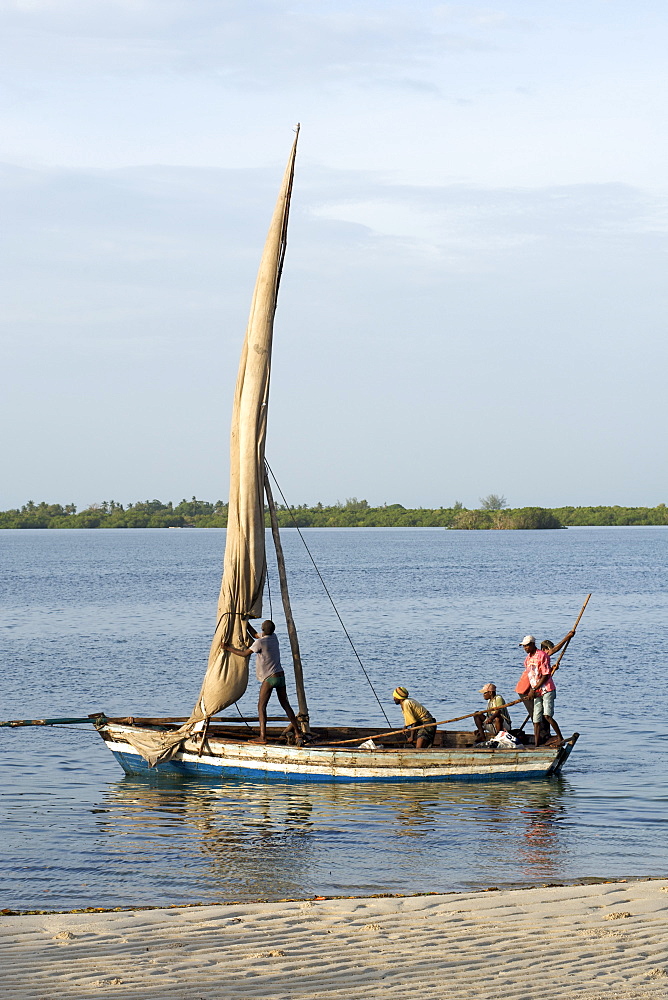 Dhow in the Quirimbas archipelago off the coast of northern Mozambique, Indian Ocean, Africa