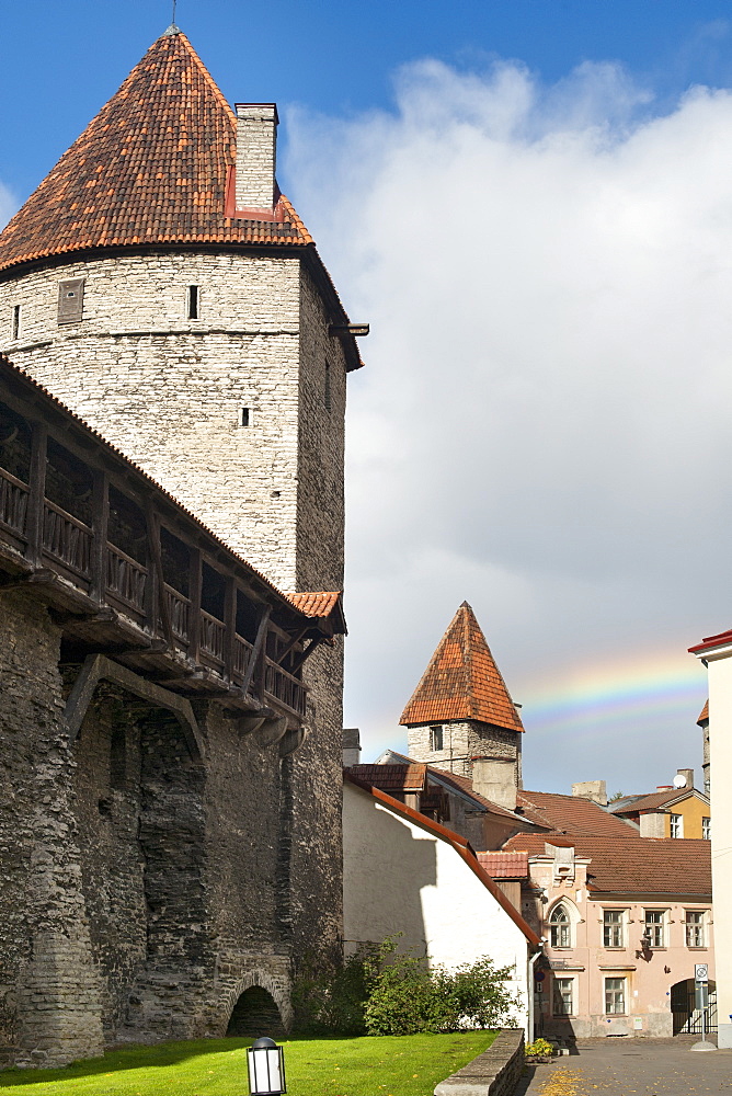 Old town walls in Tallinn, UNESCO World Heritage Site, Estonia, Baltic States, Europe