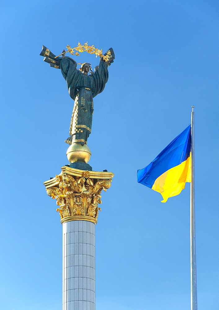 Ukrainian flag and Independence column in Independence Square (Maidan Nezalezhnosti) in Kiev, the capital of Ukraine, Europe